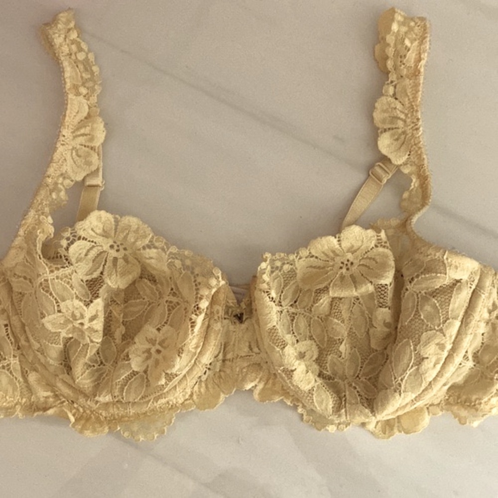 Victorias Secret Daisy Yellow Lace Balconette Bra
